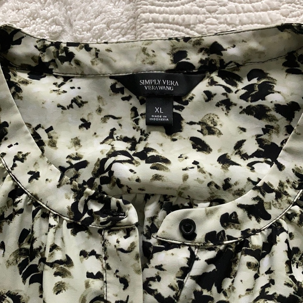 Button up split yoke collar